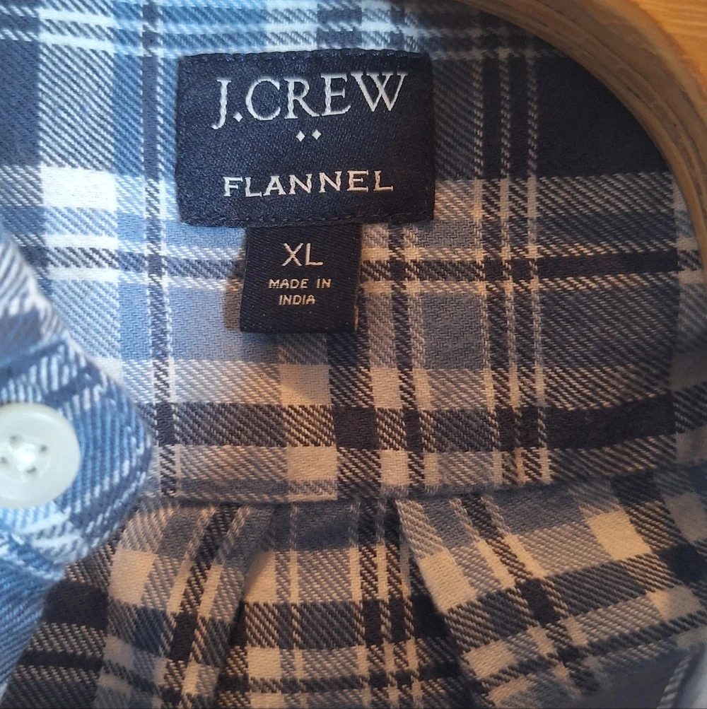 J‎ Crew Men's Classic Flannel XL Button Up Shirt Blue & White Soft Plaid Design